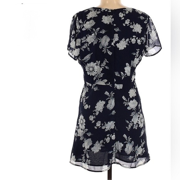 Nordstrom Lucca Couture deep lace up Vneck navy floral dress size medium - Picture 7 of 10